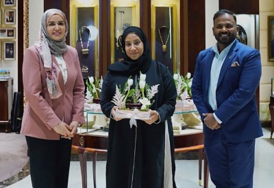 البحرين الإسلامي (BisB) يحتفي بالفائزات بأساور ألماس في السحب الشهري لفئة "تجوري لها"