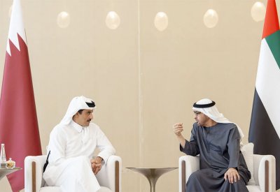 رئيس الإمارات وأمير قطر يبحثان المستجدات في المنطقة