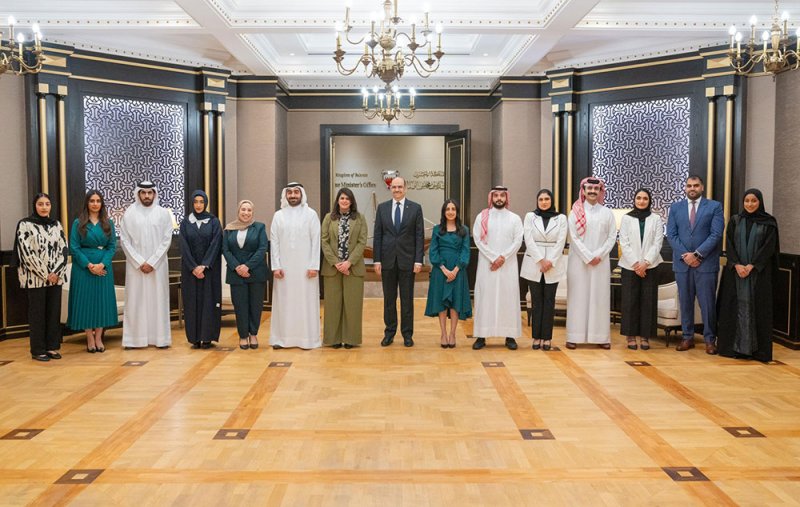 وزير الشؤون القانونية يلتقي منتسبي الدفعة الـ 9 من برنامج رئيس مجلس الوزراء لتنمية الكوادر الحكومية