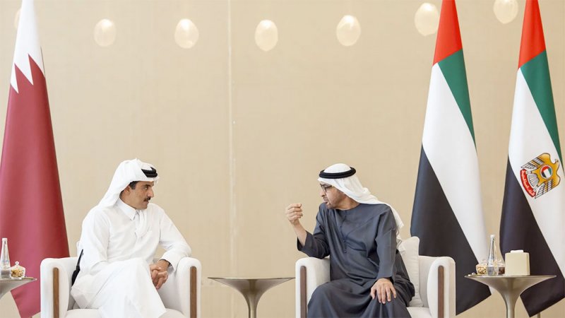 رئيس الإمارات وأمير قطر يبحثان المستجدات في المنطقة