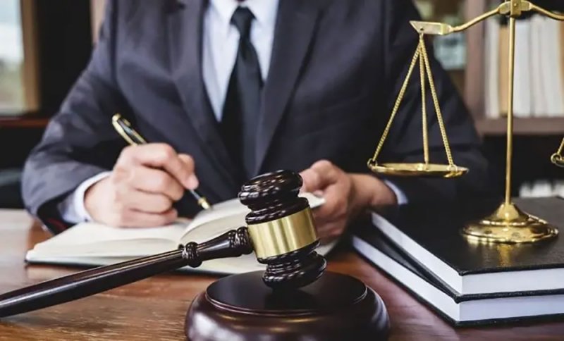 شطب محامٍ من مزاولة المهنة نهائياً