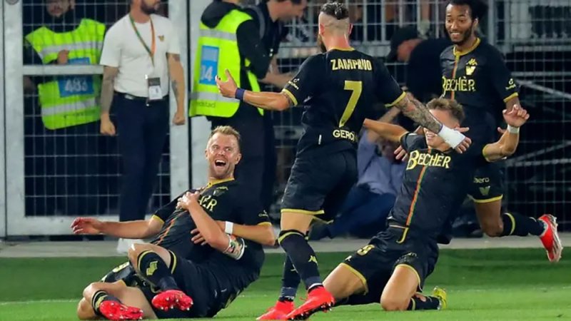 فيورنتينا يحرم أتالانتا من "الثالث".. وصعود فينيسيا