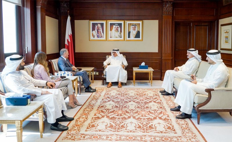 سعادة وزير الخارجية يستقبل المدير التنفيذي للمعهد الدولي للدراسات الاستراتيجية في الشرق الأوسط