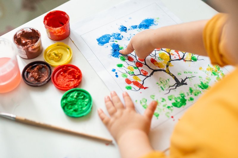 جمعية الصداقة البحرينية الروسية تنظم  مسابقة في الرسم للاطفال