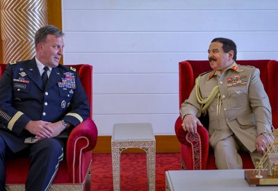 جلالة الملك المعظم القائد الأعلى للقوات المسلحة يستقبل قائد القيادة المركزية الأمريكية