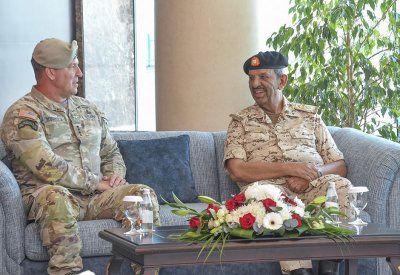 القائد العام لقوة دفاع البحرين يستقبل قائد القيادة المركزية الأمريكية