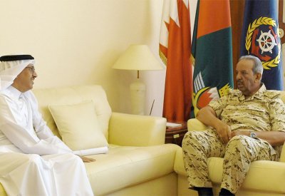 صاحب المعالي القائد العام لقوة دفاع البحرين يستقبل سعادة رئيس الديوان الملكي والمكتب الخاص