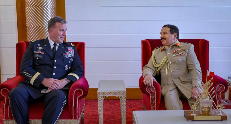 جلالة الملك المعظم القائد الأعلى للقوات المسلحة يستقبل قائد القيادة المركزية الأمريكية