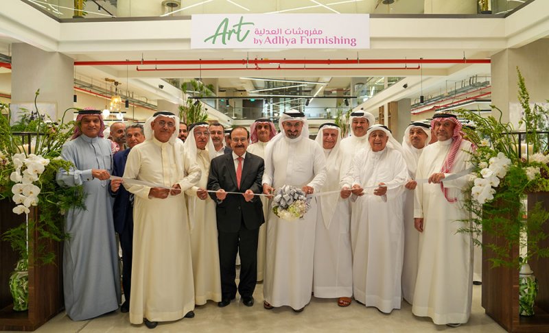 وزير الصناعة والتجارة يفتتح قاعة عرض "Art by Adliya Furnishing" بالسهلة