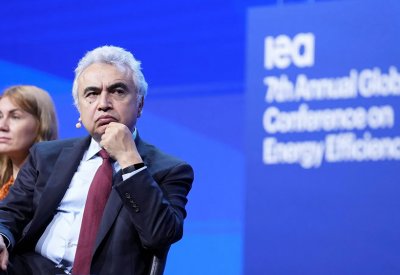 وكالة الطاقة تتوقع "فائضا ضخما" في إمدادات النفط بحلول 2030