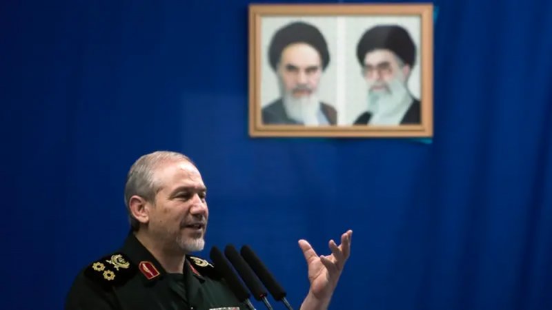 مستشار خامنئي للإيرانيين: انتخبوا رئيساً لا يتحدث خلافاً للمرشد