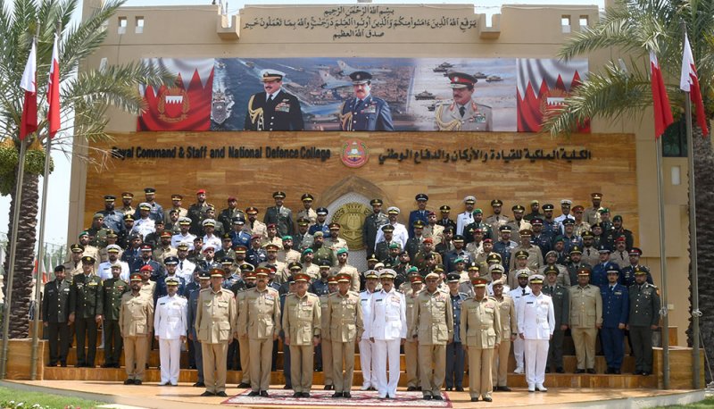 حفل تخريج دورة الدفاع الوطني الثالثة ودورة القيادة والأركان المشتركة السادسة عشر‎