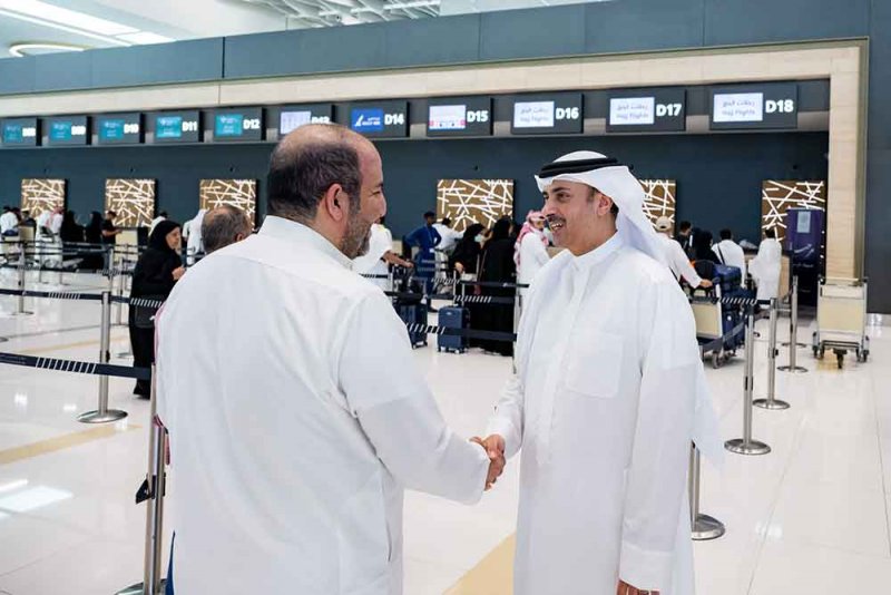 وزير العدل والشؤون الإسلامية والأوقاف يتابع توديع آخر أفواج حجاج مملكة البحرين من مطار البحرين الدولي 