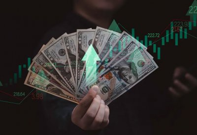 الدولار ينتعش بعد توقع خفض الفائدة لمرة واحدة في 2024