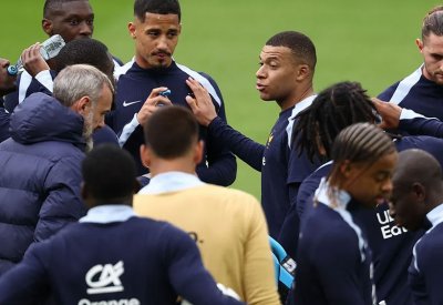 إنفلوانزا "الديوك".. إصابة لاعبين فرنسيين بالبرد قبل اليورو