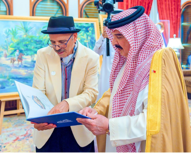 جلالة الملك المعظم يستقبل الفنان التشكيلي عباس الموسوي
