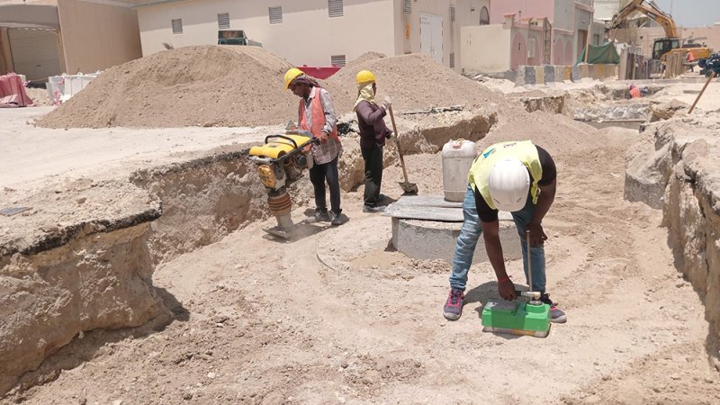 "الأشغال": 33% نسبة الإنجاز في مشروع تطوير الطرق بمجمع 633 في المعامير