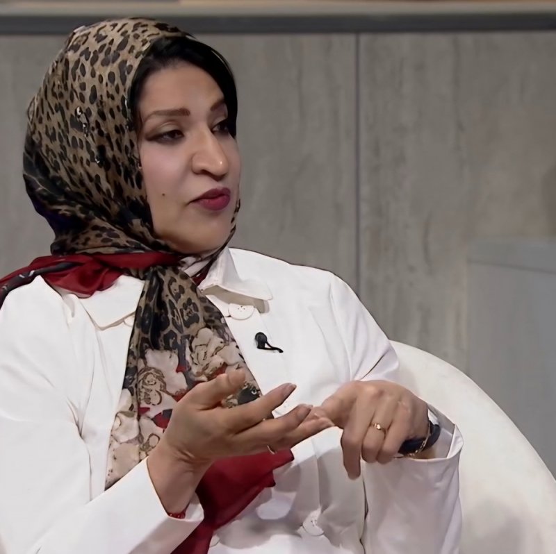 الاستشارية عائشة الشيخ: مؤثري التواصل الاجتماعي عامل تحدي لتربية المراهقين