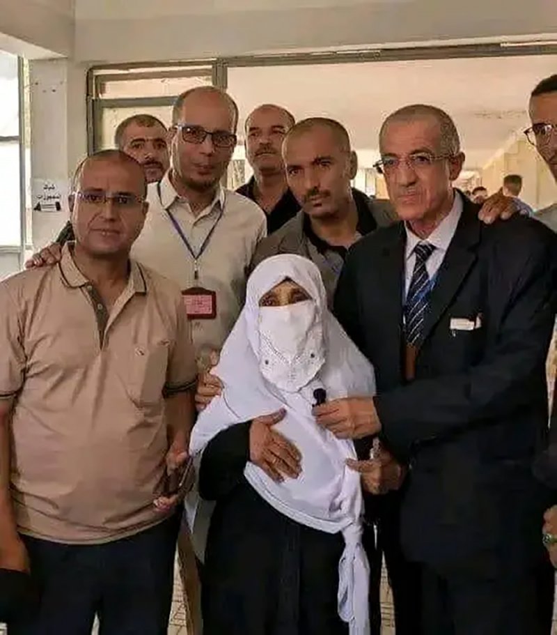 الجزائر.. تفاعل وإشادة بأكبر مترشحة للثانوية العامة تبلغ 92 عاماً