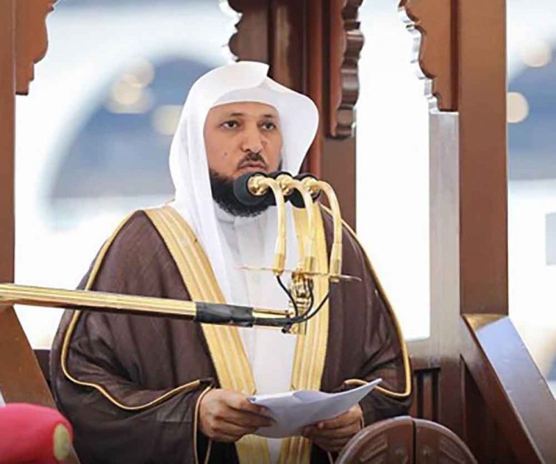 إمام وخطيب المسجد الحرام يطالب بالدعاء للفلسطينيين الذين مسهم الضر