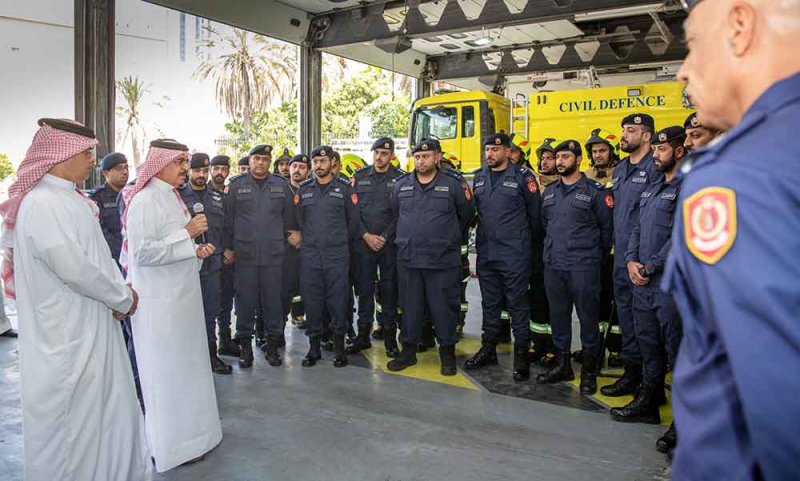 وزير الداخلية يعرب عن شكره لرجال الدفاع المدني على جهودهم المتميزة في التعامل مع الحوادث
