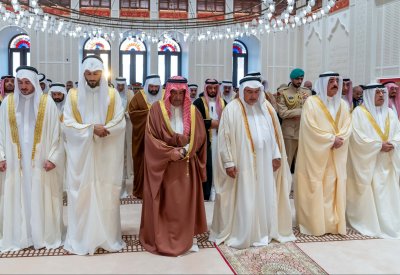 سمو ولي العهد رئيس مجلس الوزراء يؤدي صلاة عيد الأضحى المبارك ويتبادل التهاني مع الحضور
