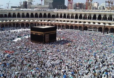 حجاج بيت الله الحرام يؤدون طواف الإفاضة وسط منظومة خدمات متميزة