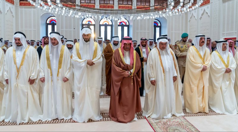 سمو ولي العهد رئيس مجلس الوزراء يؤدي صلاة عيد الأضحى المبارك ويتبادل التهاني مع الحضور
