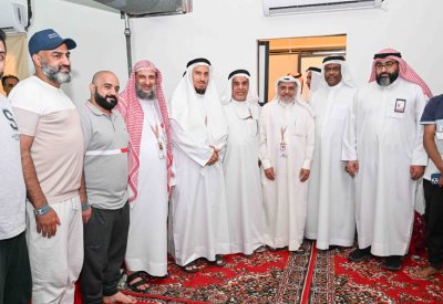 رئيس بعثة مملكة البحرين للحج يزور حملات الحج البحرينية بمشعر منى