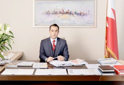 طباعة علم البحرين على الأكواب والمحارم الورقية عمل محظور