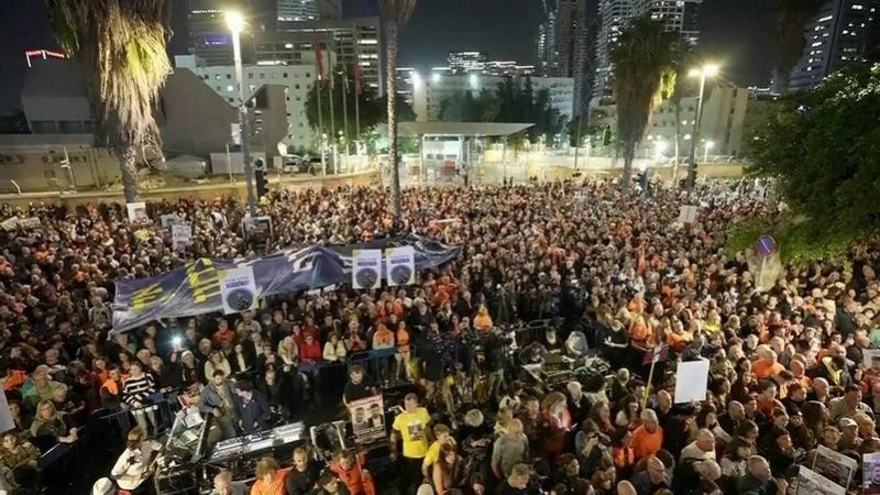 بعد حل مجلس الحرب.. مظاهرات إسرائيلية غاضبة لإسقاط الحكومة