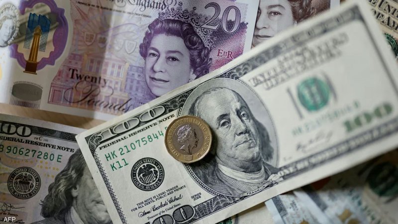 الدولار يتعافى والإسترليني يتراجع قبيل إعلان بيانات تضخم