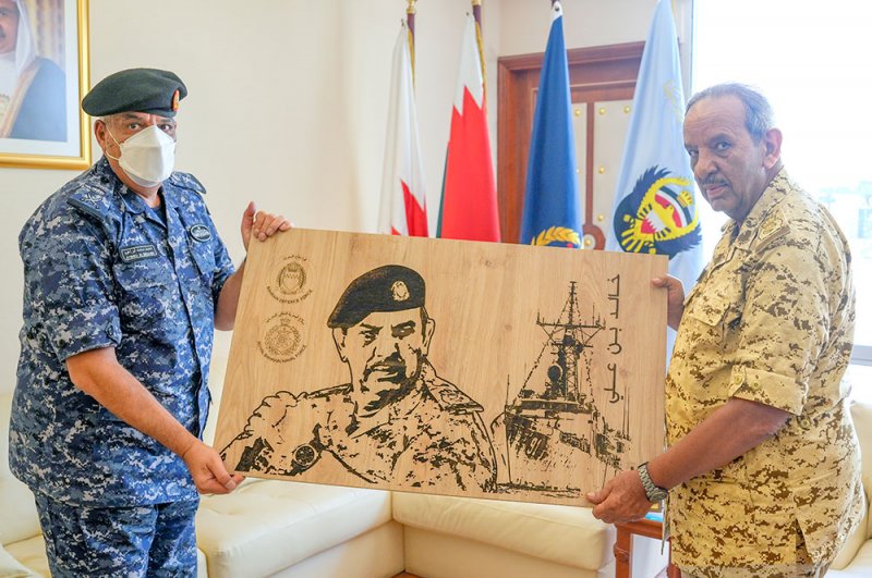 القائد العام لقوة دفاع البحرين يستقبل قائد سلاح البحرية الملكي البحريني