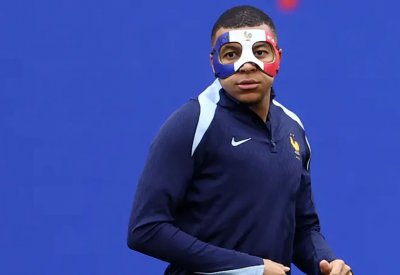 مفاجأة.. "يويفا" يمنع مبابي من ارتداء قناعه الجديد