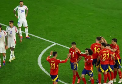 سطو مسلح.. الاعتداء على أسطورة إيطاليا أثناء مباراة إسبانيا