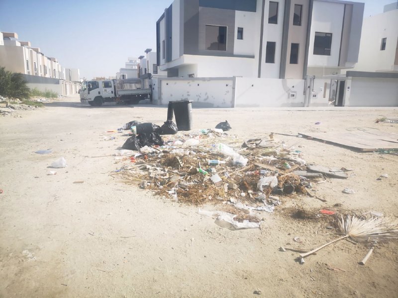 طلب وضع حاويات في مجمع 1038 في صدد