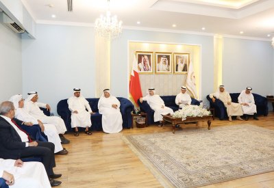 محافظ العاصمة يبحث مع تجار سوق المنامة الاحتياجات التطويرية