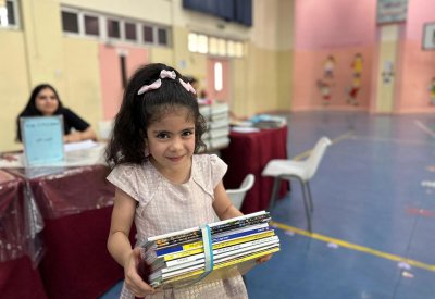 بالصور: استلام أكثر من 55 ألف طالب وطالبة كتبهم الدراسية في اليوم الأول لعملية التوزيع 