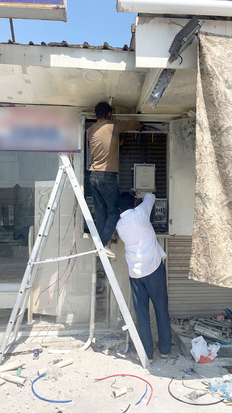 الضغط على الكهرباء يشعل حريقا بسيطا بأحد محلات “الحراج”