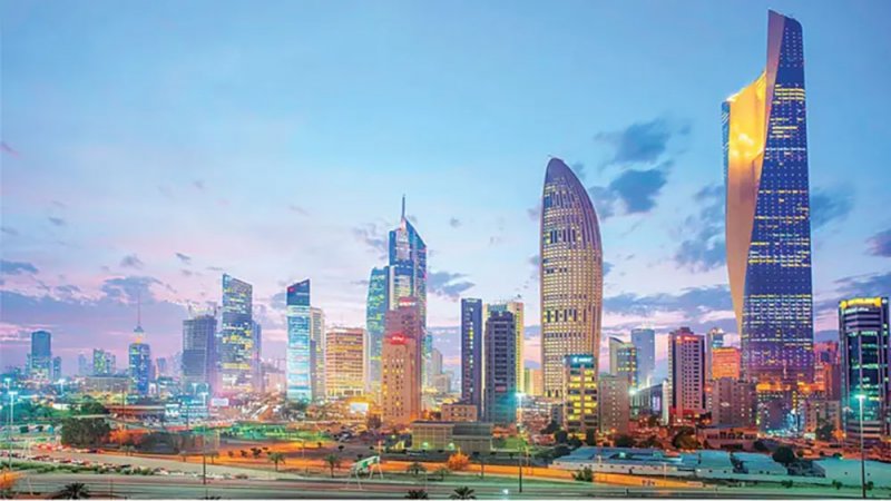 دولة خليجية تُعيد المعلمين المتقاعدين إلى وظائفهم