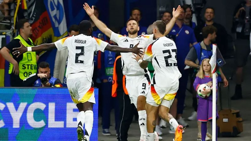 "راتب يوم واحد" مكافأة تأهل ألمانيا إلى دور الـ 16
