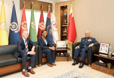 رئيس الأمن العام يستقبل المدير العام لخدمة التحقيقات الجنائية بالبحرية الأمريكية بمناسبة تعيينها
