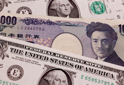 الين يتراجع إلى أدنى مستوياته في 38 عاما مقابل الدولار