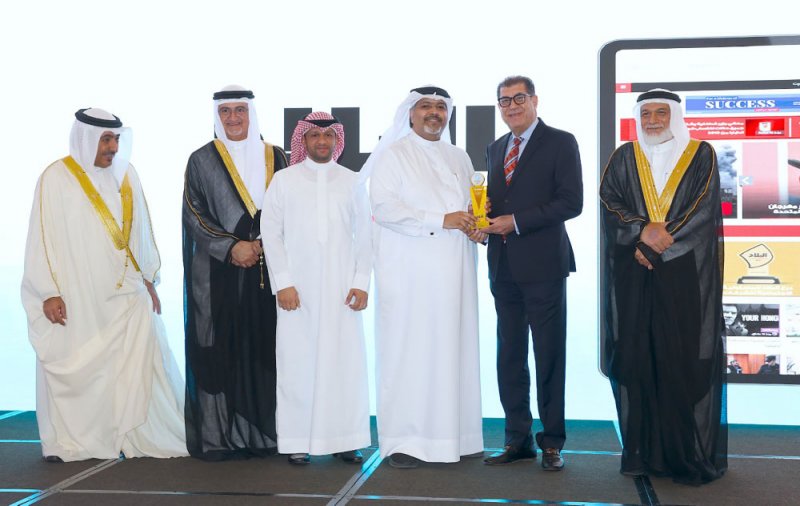 “البلاد” تفوز بجائزة أفضل صحيفة إلكترونية في البحرين