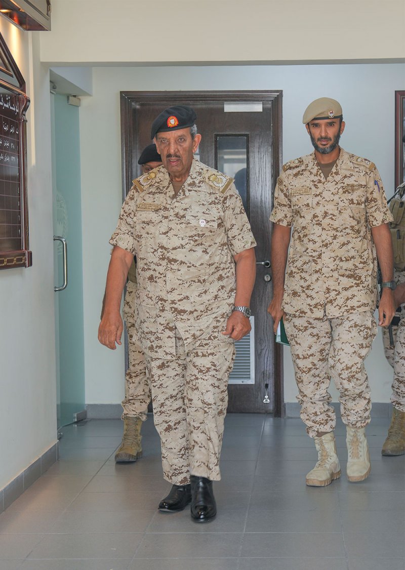 القائد العام لقوة دفاع البحرين يتفقد إحدى وحدات قوة دفاع البحرين‎‎