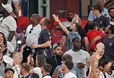 الإنجليز يعاقبون نجوم المنتخب بتصرف همجي