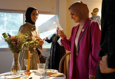 وزيرة شؤون الشباب تفتتح معرض الفنانة الشابة أمل البلوشي (أفكار منشورة)