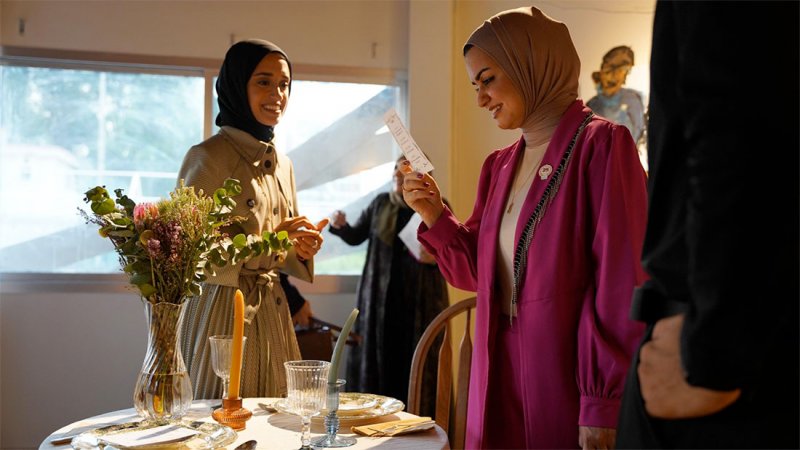 وزيرة شؤون الشباب تفتتح معرض الفنانة الشابة أمل البلوشي (أفكار منشورة)