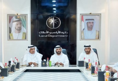 رئيس جهاز المساحة والتسجيل العقاري يزور "أراضي دبي"