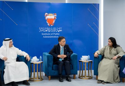 المدير العام لمعهد الإدارة العامة تلتقي منتسبي برنامج إعداد الكوادر البحرينية للمشاركات الخارجية